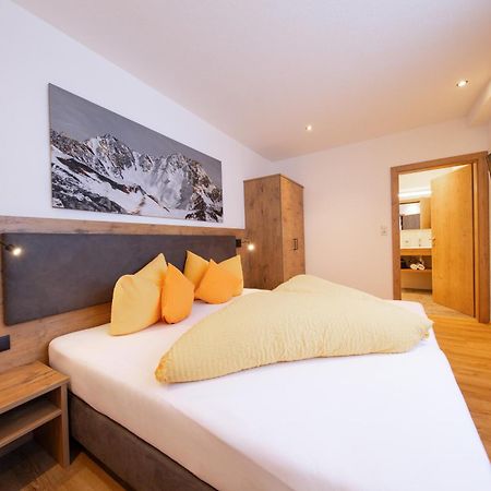 Haus Stefanie Hotell Sölden Exteriör bild